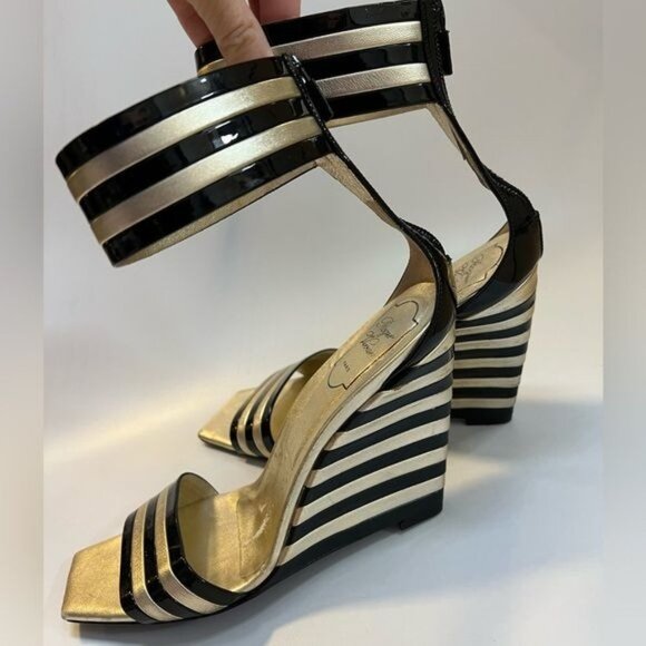 ROGER VIVIER Black Gold Stripe Patent Leather Wedge Sandals Sz 40 US 10 - Picture 5 of 16